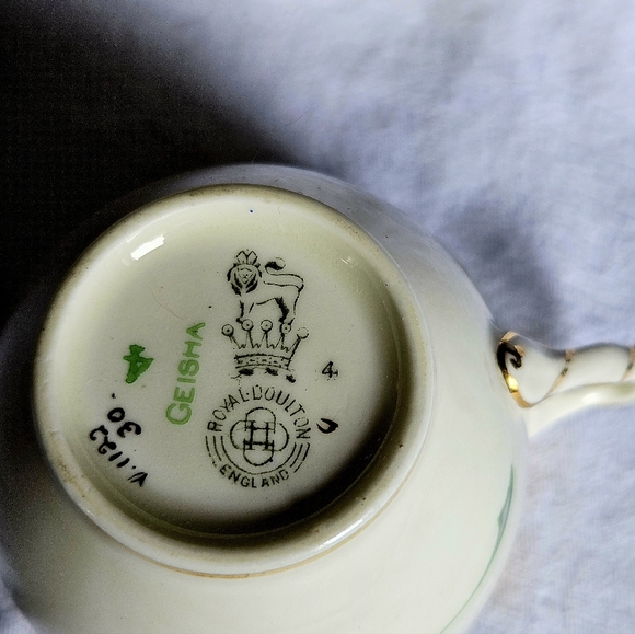 Rare Royal Doulton bone china Art Deco cup and saucer "Geisha" pattern - Picture 3 of 4